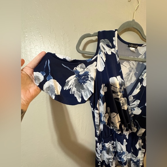 Venus cold shoulder shirt - Picture 3 of 6